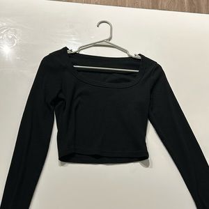 Black scoop neck crop top
